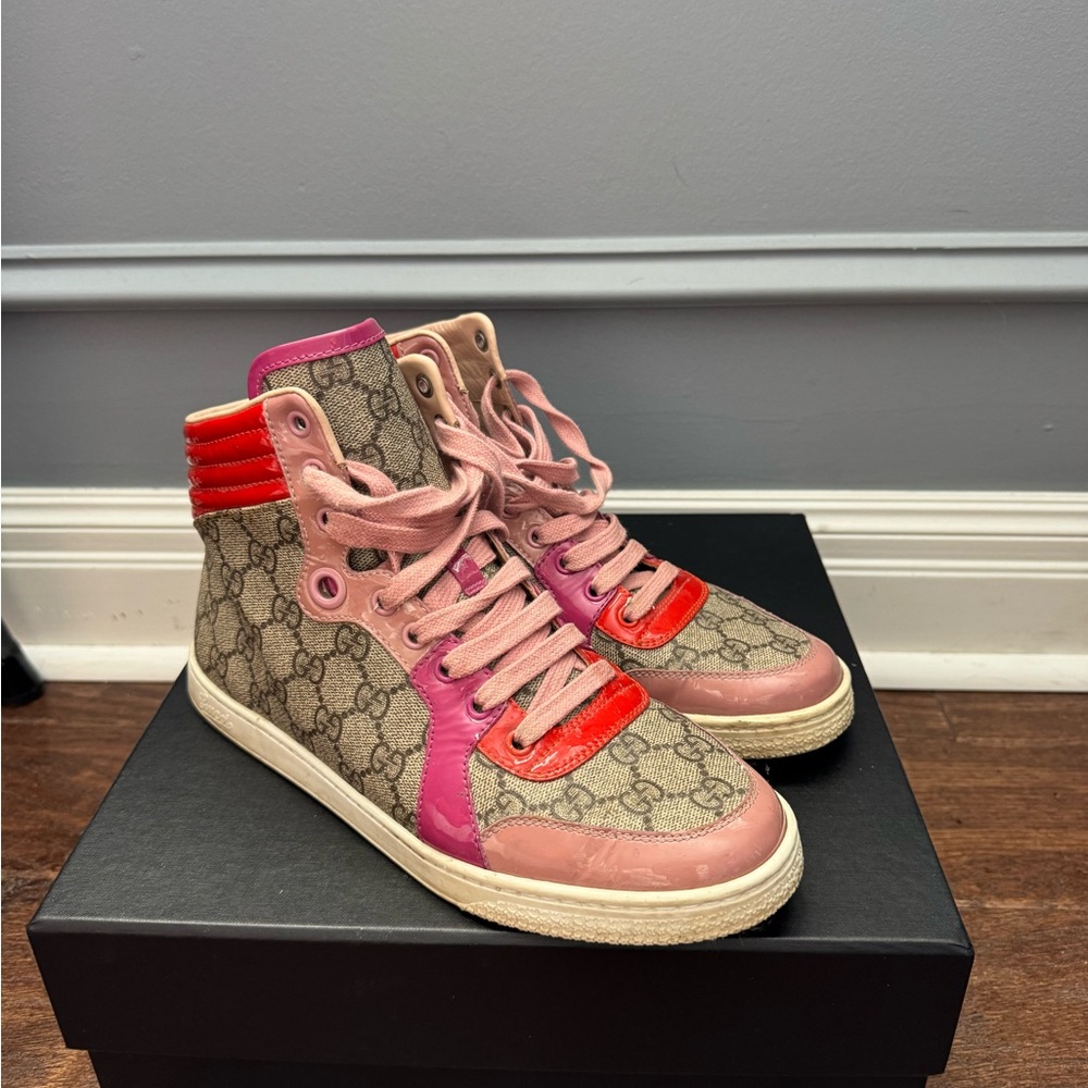 Gucci Women's Pink and Red Patterned Sneakers